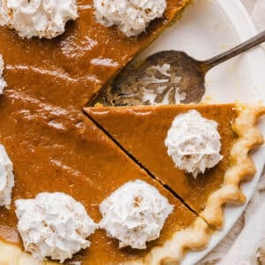 This creamy and delicious Healthy Pumpkin Pie makes the perfect holiday dessert! So easy to make, naturally sweetened with maple syrup and tastes great topped with whipped cream or vanilla ice cream!