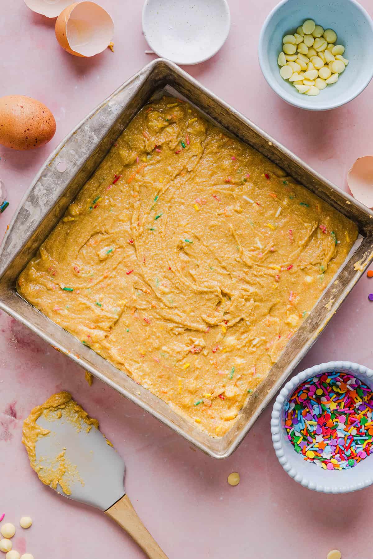 Soft and chewy Healthy Funfetti Cookie Bars that taste like birthday cake batter! Made healthier with whole wheat flour, less butter and zero refined sugar for the perfect lightened-up party dessert!